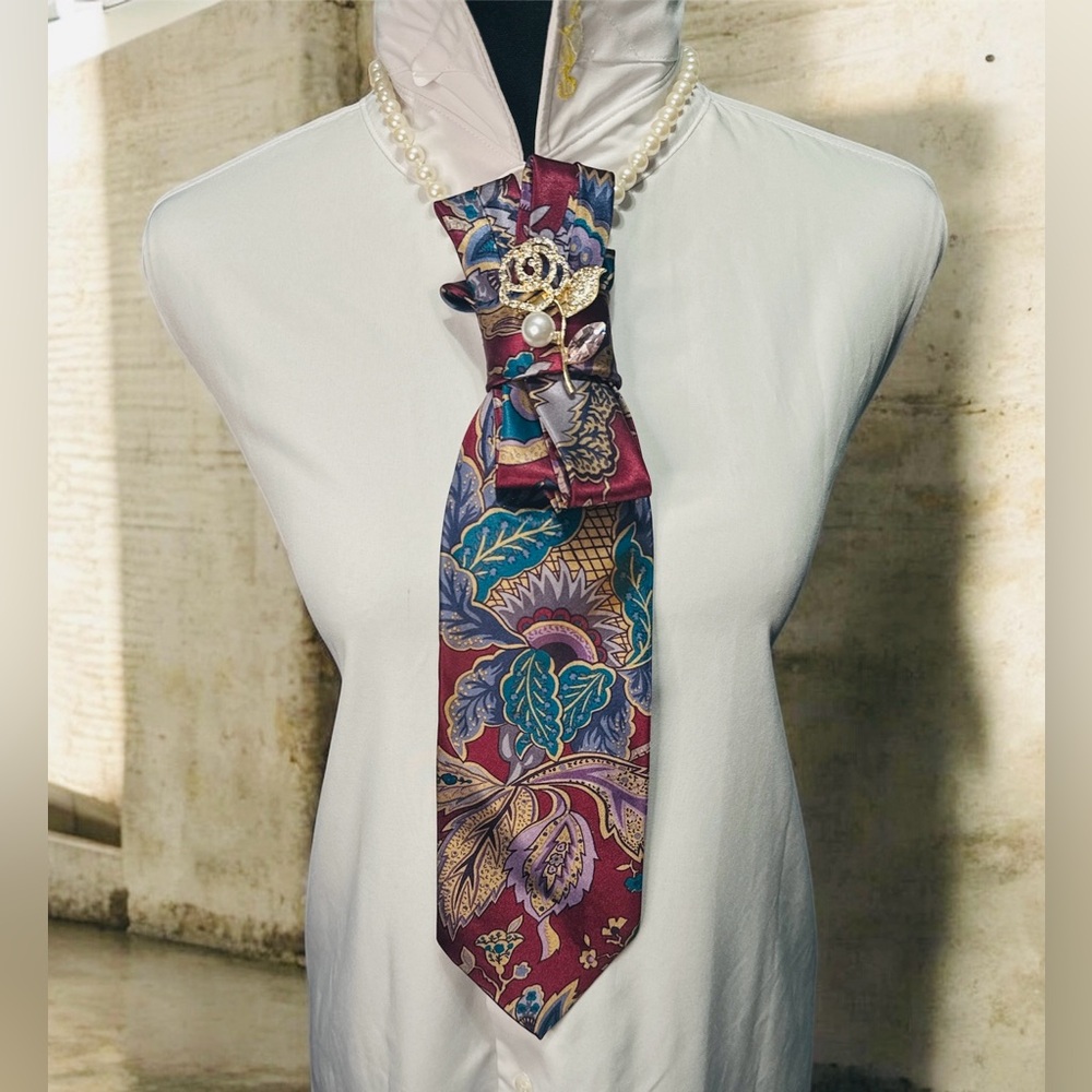 Elegant Floral Silk Tie with Rose Brooch